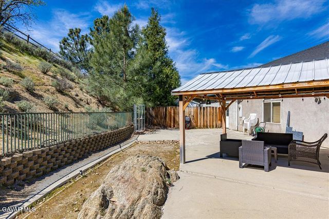 26050 Cumberland Road, Tehachapi, CA 93561