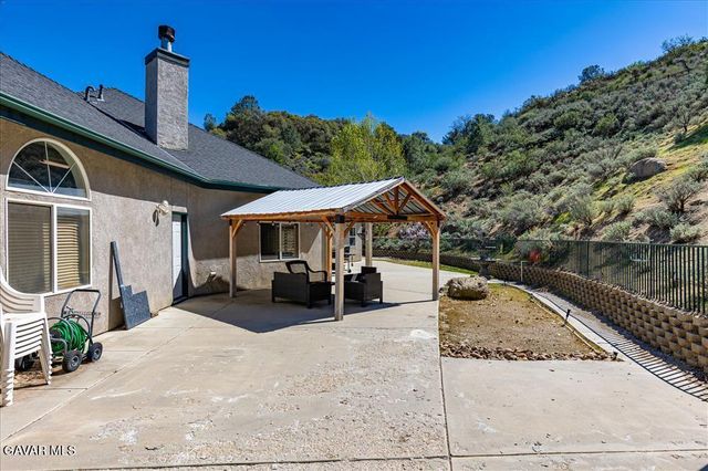 26050 Cumberland Road, Tehachapi, CA 93561