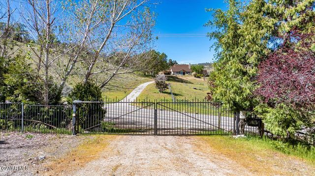 26050 Cumberland Road, Tehachapi, CA 93561