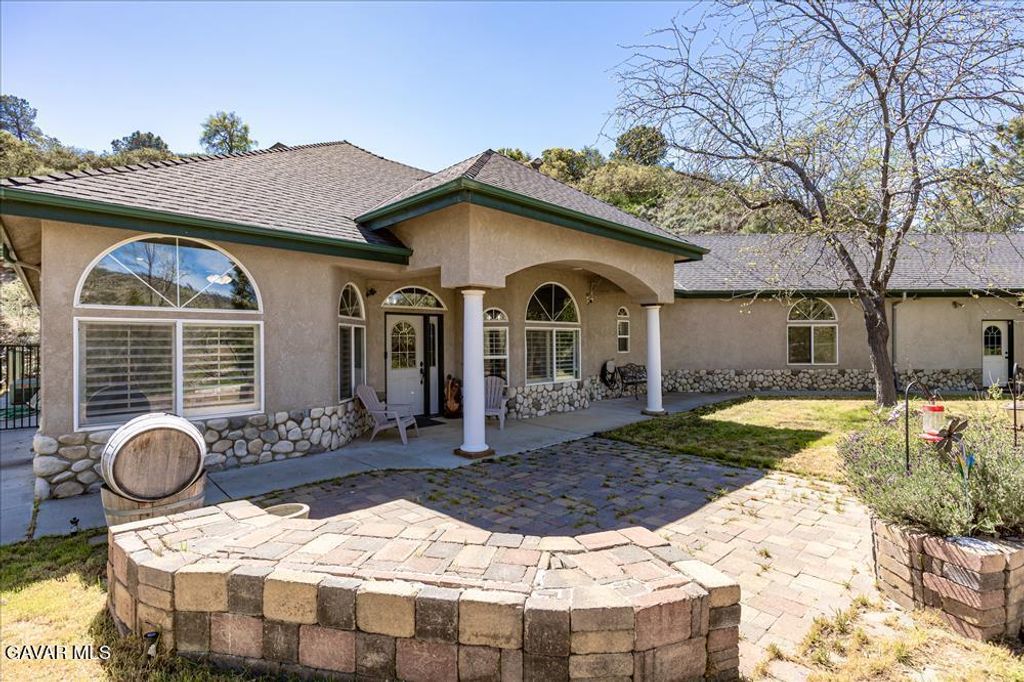 26050 Cumberland Road, Tehachapi, CA 93561