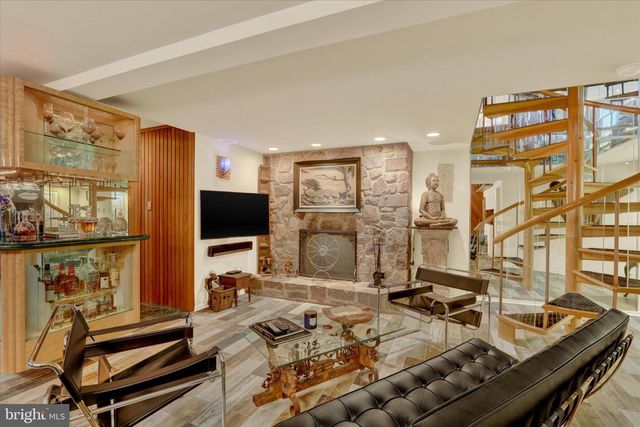 58 SUTPHIN PNES PNES, Yardley, PA 19067