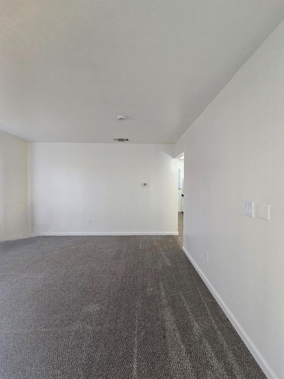 Image 10 of property listing at 217 E Tuolumne Street, Fresno, CA 93706