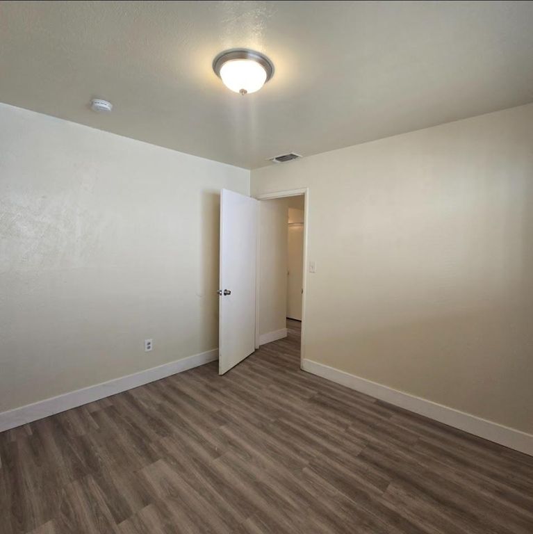 Image 24 of property listing at 217 E Tuolumne Street, Fresno, CA 93706