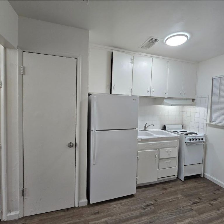 Image 4 of property listing at 217 E Tuolumne Street, Fresno, CA 93706