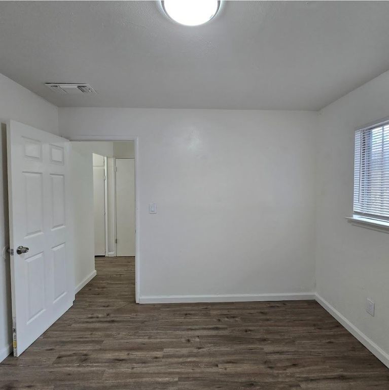 Image 5 of property listing at 217 E Tuolumne Street, Fresno, CA 93706