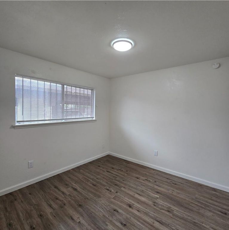 Image 6 of property listing at 217 E Tuolumne Street, Fresno, CA 93706