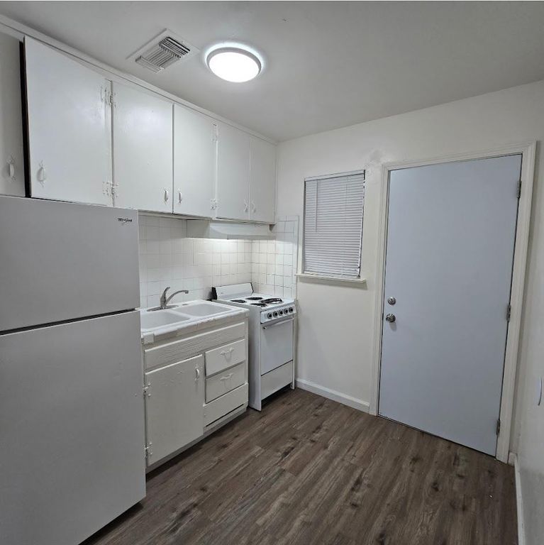 Image 7 of property listing at 217 E Tuolumne Street, Fresno, CA 93706