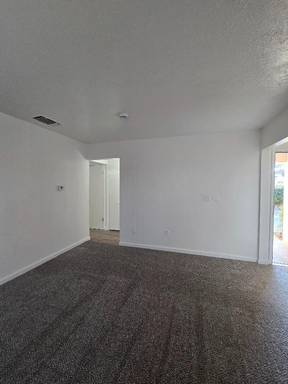 Image 9 of property listing at 217 E Tuolumne Street, Fresno, CA 93706