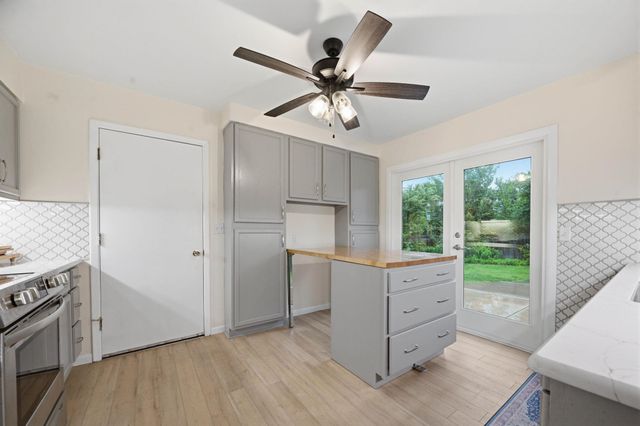 7006 E Stonegate St, Wichita, KS 67206