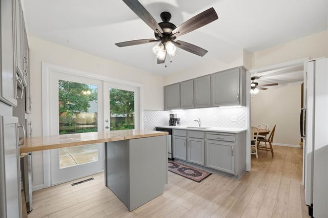 7006 E Stonegate St, Wichita, KS 67206