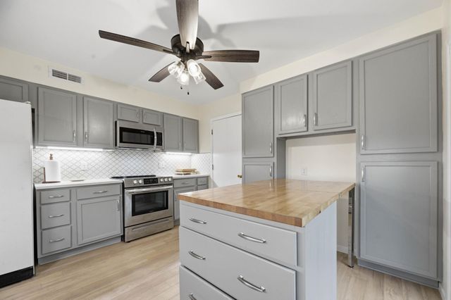 7006 E Stonegate St, Wichita, KS 67206