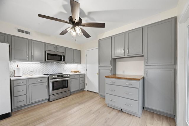 7006 E Stonegate St, Wichita, KS 67206
