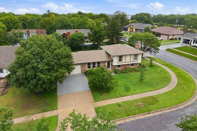 7006 E Stonegate St, Wichita, KS 67206