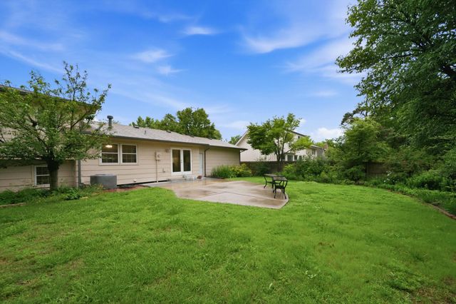 7006 E Stonegate St, Wichita, KS 67206