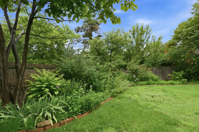 7006 E Stonegate St, Wichita, KS 67206