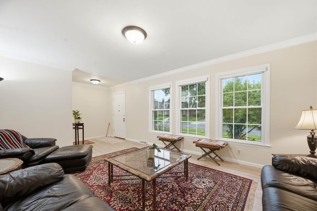 7006 E Stonegate St, Wichita, KS 67206