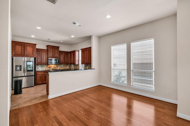 1607 W Dallas Street E, Houston, TX 77019
