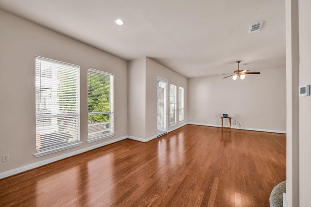 1607 W Dallas Street E, Houston, TX 77019