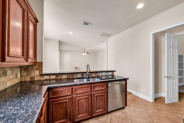 1607 W Dallas Street E, Houston, TX 77019