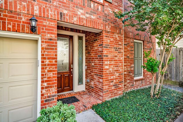 1607 W Dallas Street E, Houston, TX 77019