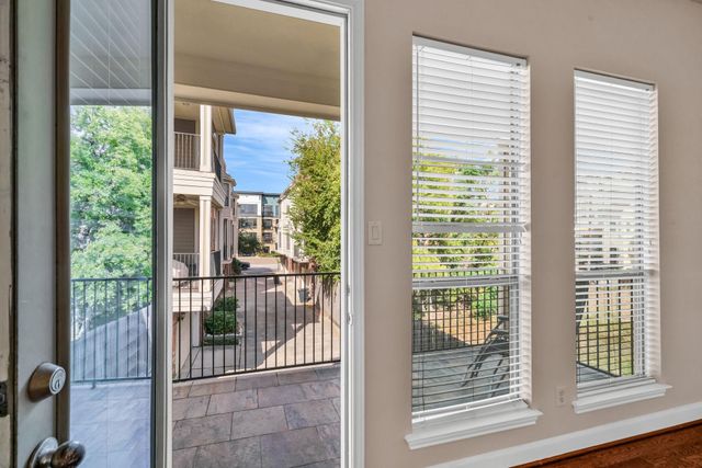 1607 W Dallas Street E, Houston, TX 77019