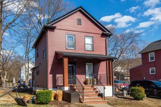 13 Franklin Pl, Wanaque Boro, NJ 07420