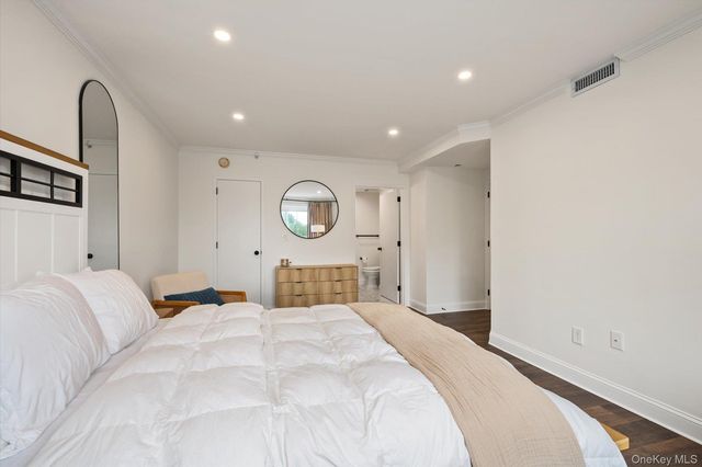 242 Maple Avenue 308, Westbury, NY 11590