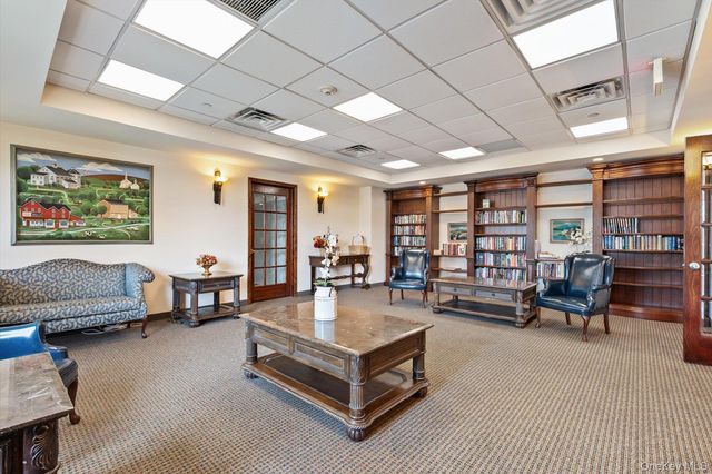 242 Maple Avenue 308, Westbury, NY 11590