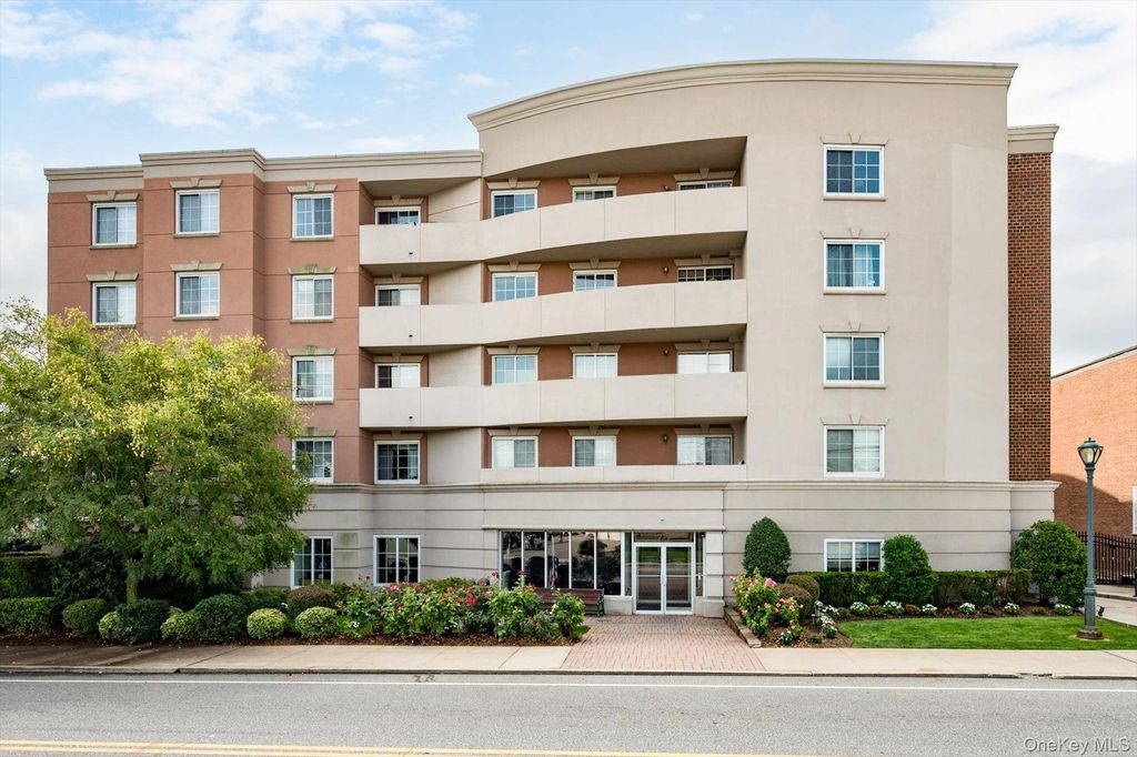 242 Maple Avenue 308, Westbury, NY 11590