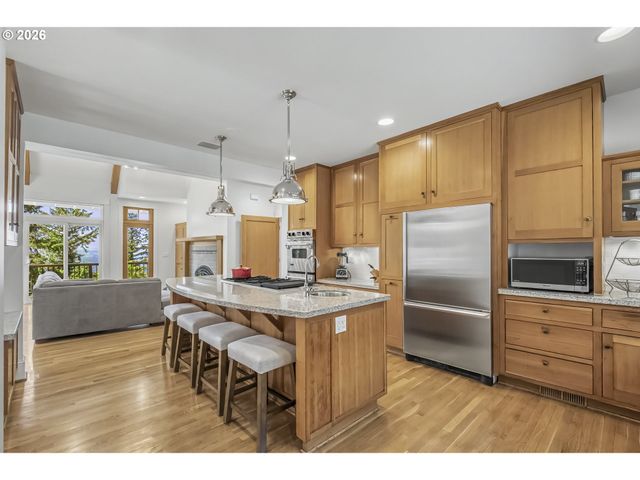 483 Nw SKYLINE CREST Rd, Portland, OR 97229