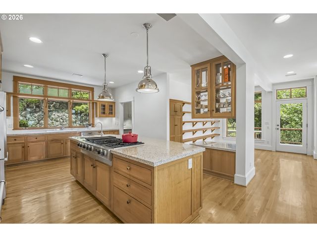 483 Nw SKYLINE CREST Rd, Portland, OR 97229
