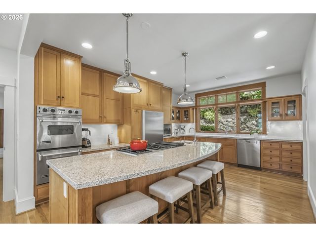 483 Nw SKYLINE CREST Rd, Portland, OR 97229