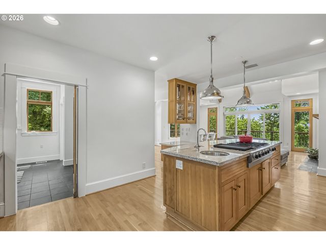 483 Nw SKYLINE CREST Rd, Portland, OR 97229