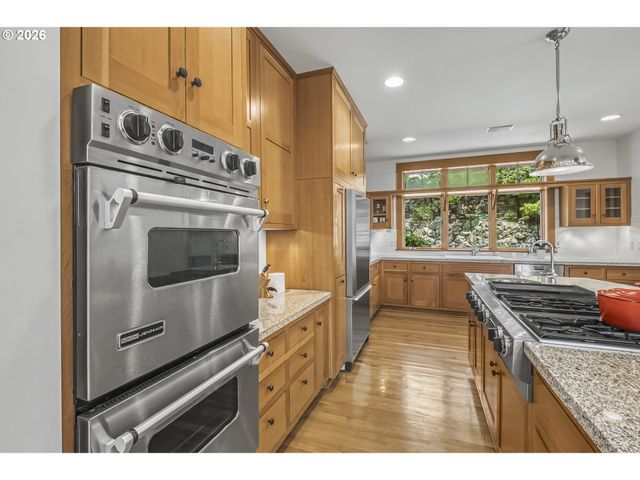 483 Nw SKYLINE CREST Rd, Portland, OR 97229