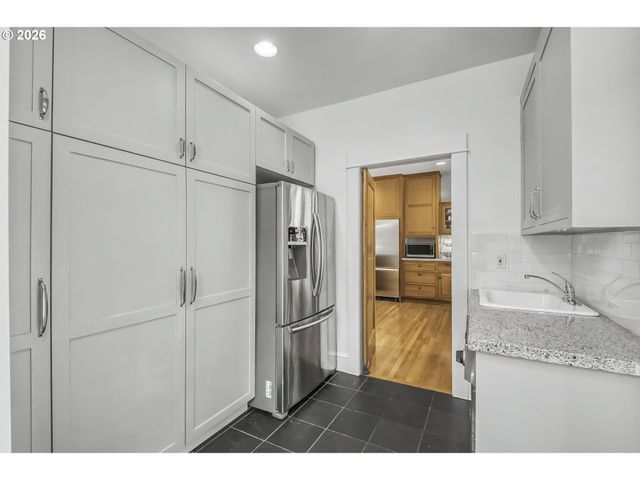 483 Nw SKYLINE CREST Rd, Portland, OR 97229