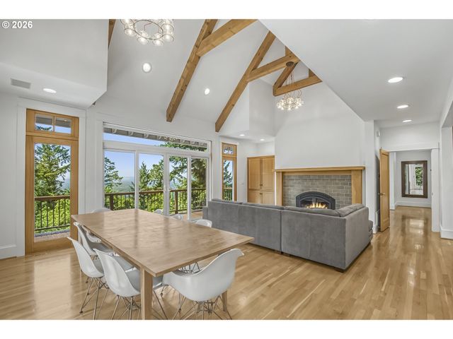 483 Nw SKYLINE CREST Rd, Portland, OR 97229