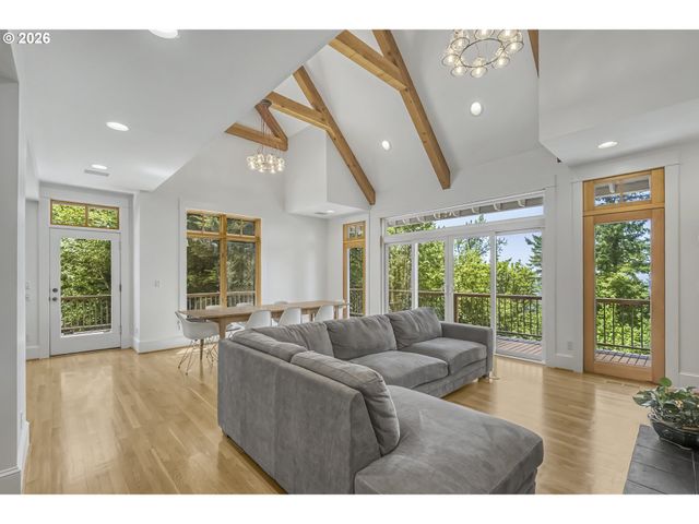 483 Nw SKYLINE CREST Rd, Portland, OR 97229