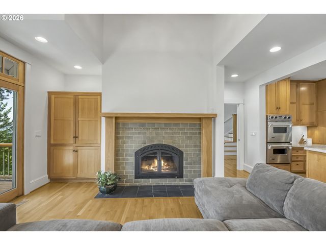 483 Nw SKYLINE CREST Rd, Portland, OR 97229