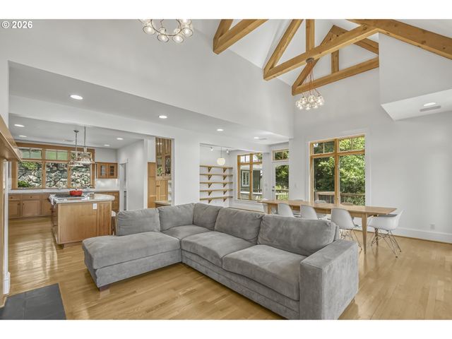 483 Nw SKYLINE CREST Rd, Portland, OR 97229