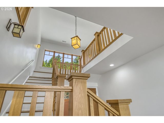 483 Nw SKYLINE CREST Rd, Portland, OR 97229