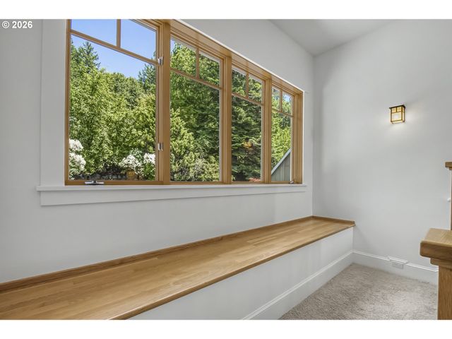 483 Nw SKYLINE CREST Rd, Portland, OR 97229