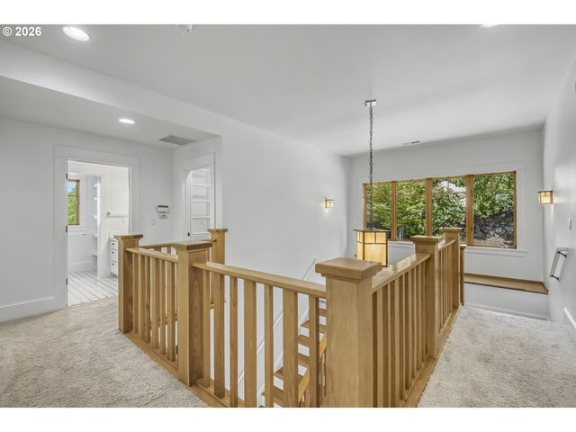 483 Nw SKYLINE CREST Rd, Portland, OR 97229