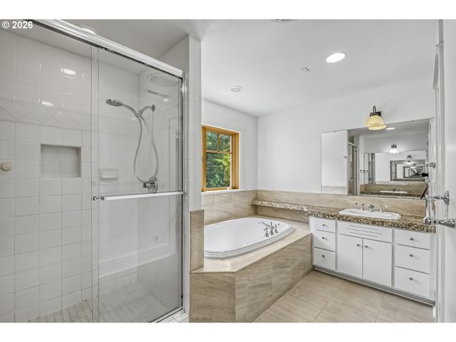483 Nw SKYLINE CREST Rd, Portland, OR 97229
