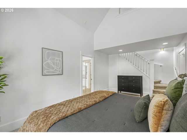 483 Nw SKYLINE CREST Rd, Portland, OR 97229
