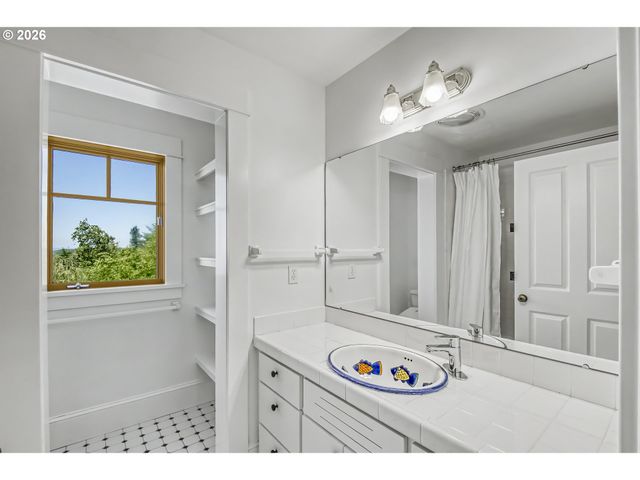 483 Nw SKYLINE CREST Rd, Portland, OR 97229
