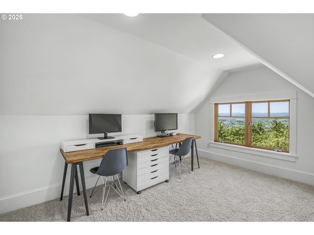 483 Nw SKYLINE CREST Rd, Portland, OR 97229