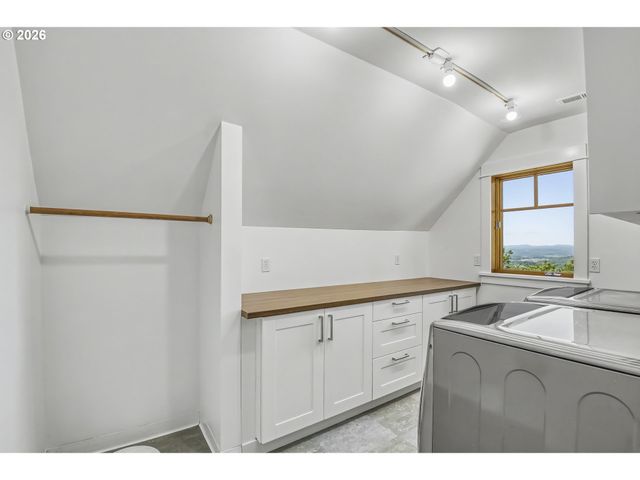 483 Nw SKYLINE CREST Rd, Portland, OR 97229