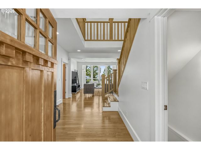 483 Nw SKYLINE CREST Rd, Portland, OR 97229