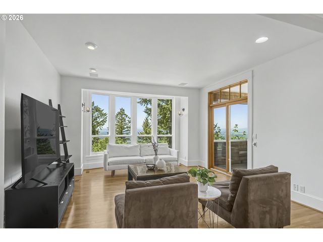 483 Nw SKYLINE CREST Rd, Portland, OR 97229