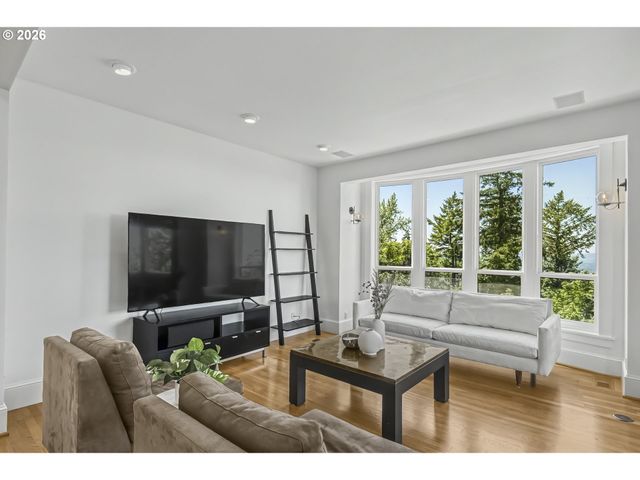 483 Nw SKYLINE CREST Rd, Portland, OR 97229